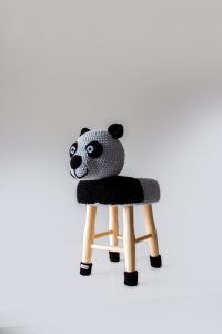 makuka - háčkovaná taburetka panda