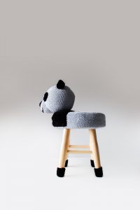 makuka - háčkovaná taburetka panda