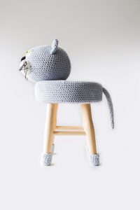 makuka - háčkovaná taburetka mačka Líza